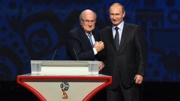 ロシアW杯に疑惑…FIFAのブラッター元会長を買収か