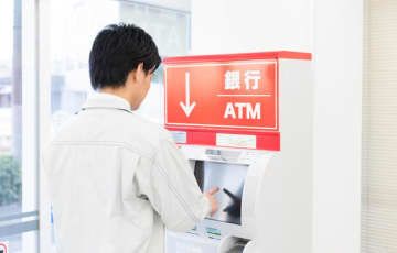 お金持ちはお金をどう下ろす？ お金がなくなるたびに、「必要最低限の金額を下ろせばいい」と考え,、ATMやコンビニなどでお金をちょこちょこおろす人は、お金が消えやすい人の可能性があります。