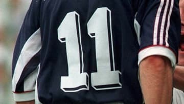 DFなのに背番号「11」を着用した11名のサッカー選手