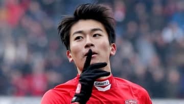 中村敬斗がすごいぞ！アヤックス相手に決めた世界級「超シュート」がこれ