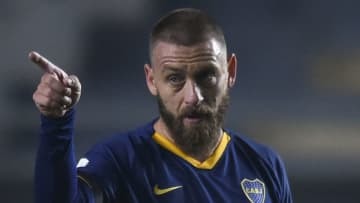 デ・ロッシ「ダービー観戦の変装」がガチすぎ！もはや特殊メイク…