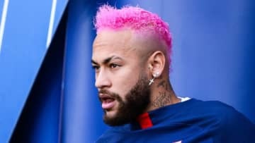ネイマール、衝撃イメチェン！「仰天ピンクヘア」がこれ