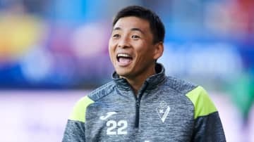 乾貴士、スペインでめっちゃ愛されてる！「証拠のハグしまくり」がこれ