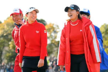 渋野日向子と鈴木愛の五輪出場権をかけた熱い戦いは続く（撮影：GettyImages)