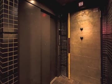 専用エレベーターで２階の個室へ向かう高揚感ったら！西麻布でしゃぶしゃぶに酔いしれる夜