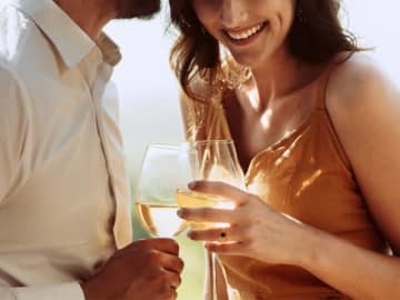 南国で過ごす夜に、大胆になった女。三角関係の場で思わず言ってしまった一言