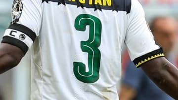 変わり者！背番号「3」を付けてしまった3名のストライカー
