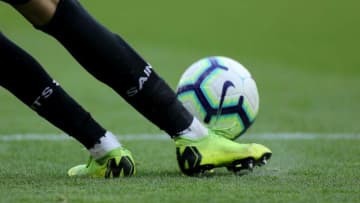 なぜこうなった…「GKのキックをGKが見送る」謎ゴールがこれ