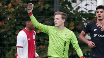 これは神采配！PK戦で投入の18歳GK、PK3本止めて自らPK蹴り込む