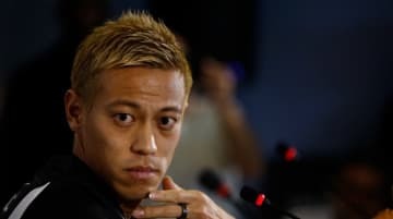 本田圭佑、マスク姿で登場したブラジルデビュー戦で初ゴール！(動画あり)