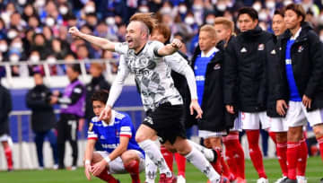 サッカー史上に残る笑撃！横浜vs神戸の「9人連続PK失敗」、海外もザワつく
