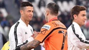 ロナウド、ユニ交換の約束を破った…41歳GKが明かす「負けず嫌いエピソード」