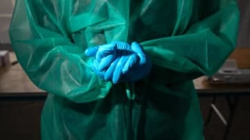 新型コロナ猛威のニューヨーク、医師として闘う元サッカー選手がいた