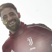 ユーヴェGK、セクシー彼女のボールを弾きまくる…ソファーで 画像