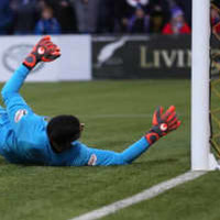Twitterのアンケートで去就決定!?「37歳の控えGK、契約or退団。決めるのはあなた」 画像