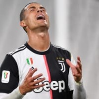 ロナウド、再開初戦でまさかのPK失敗!「その瞬間」がこれ 画像