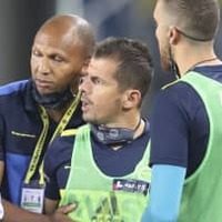 39歳エムレ・ベレゾール、荒ぶる!一瞬もプレーせず「超速退場」がこれ 画像