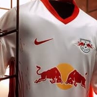 ライプツィヒ、2020-21新ユニフォーム発表!注目は「赤と黄の色彩ライン」 画像