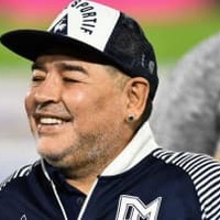 マラドーナ、ダンス中に生尻を出す 画像