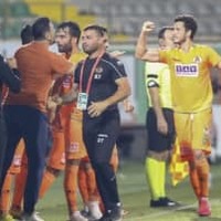 恐ぇ…無観客試合に会長が乱入し、相手に殴りかかる!衝撃シーンがこれ 画像