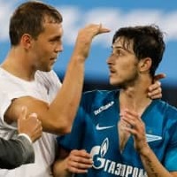 アズムン、ロシア代表のジュバに腰を振られる 画像