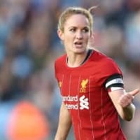 リヴァプール女子主将、コロナ禍でサッカー休業 家族経営の介護施設で働く 画像