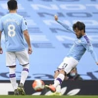 シティ退団決定のダビド・シルバ、また「完璧フリーキック」をブチ込む 画像