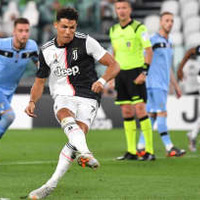 ロナウド、サッカー史上初の偉業達成!「3大リーグ全てで50ゴール超え」 画像