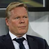 バルセロナ新監督か…クーマン氏、空港に到着する場面がこれ 画像