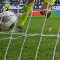 前線上がったGK、起死回生のゴール!→戻れずロングシュート決められて負ける 画像