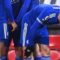 CKフラッグをボッキリ粉砕!ヴァーディの「鬼スライディング」がえぐい 画像