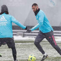 レアル・マドリー選手たち、「雪合戦」で大はしゃぎする 画像