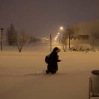 久保移籍のヘタフェ、大雪でUber車停止…選手自ら手押しするはめに 画像