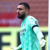 なにがあった…ミランGKドンナルンマ、ベンチで一発レッド!兄もイエローの珍事 画像