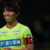 内田篤人「わがままなFW諸君に聞いてほしい!」 佐藤寿人がカードを貰わなくなった理由 画像