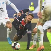 因縁ネイマールをぶっ潰す!マルセイユDFアルバロ、恐怖の鬼タックルがこれ 画像