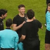 これは感動的!長谷部の相棒、ラストマッチで審判とユニフォーム交換 画像
