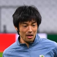 中島翔哉、アル・アインで初練習!塩谷となにやら話す 画像