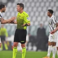 サッカー界の審判が変わる!?イタリアで現役主審が史上初のTV出演 「ピャニッチは退場」と誤審認める 画像