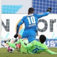 サッカー人生終わらす気か…ブンデスであった「両足殺人タックル」がこわすぎる 画像