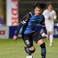 ネルシーニョ監督も脱帽! 三笘薫の「破壊的鬼ドリブル」がこちら 画像