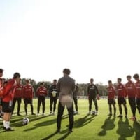 いまの日本代表、選手たちはこんな感じで練習ウェアやジャージ類を貰う 画像