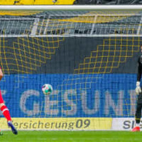 ドルトムントGKがPK阻止放棄!双子ベンダーの引退ラストシーンがいい 画像
