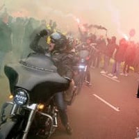 オランダ昇格POでサポの大暴動、柵や花火飛び交う…死者も 画像