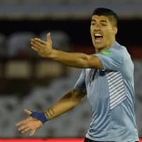 スアレスも抗議!W杯予選のVARで「重大誤審」…審判が無期限停止処分 画像