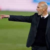 「来いよ」 怒るジダン、しつこい記者との“路上バトルシーン”がこれ 画像