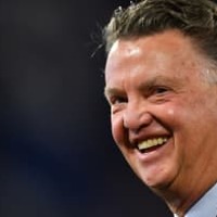69歳ファンハール氏、2部チームの「1日監督」に! 宝くじでコーチ役を募集する 画像