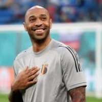 デブライネとルカクが脱帽!43歳アンリに「殺された左足鬼FK」がこちら 画像