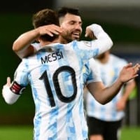 バルサでも実現!?メッシとアグエロ、親友コンビで奪った「超ループ」が最高だ 画像