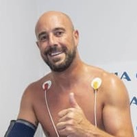 イニエスタじゃねぇ!ペペ・レイナ、巨大ペンギンになって歌う 画像